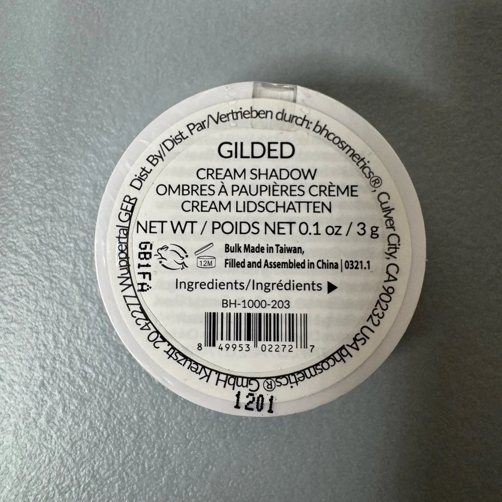 BH Cosmetics Miss Clause cream shadow in gilded